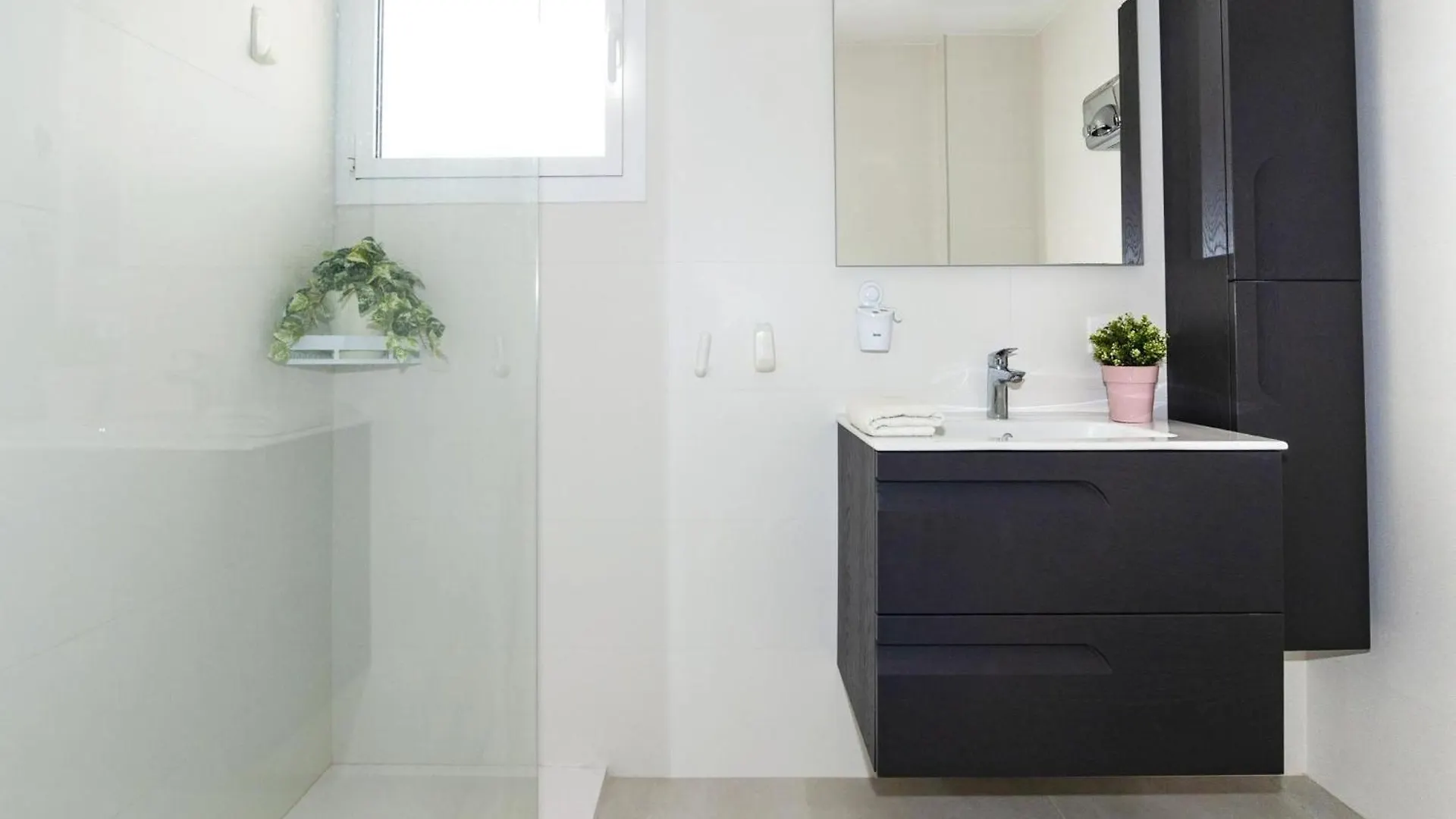 Beautiful 2-Bedroom Apartment For 5 People Roses 0*,