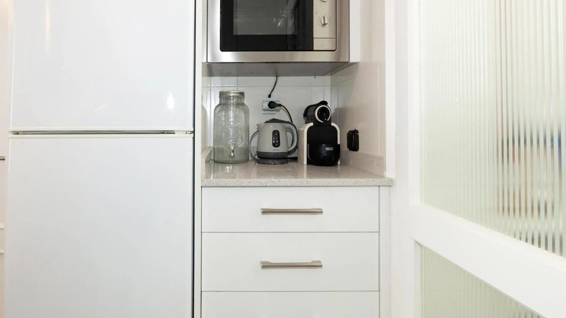 Beautiful 2-Bedroom Apartment For 5 People Roses