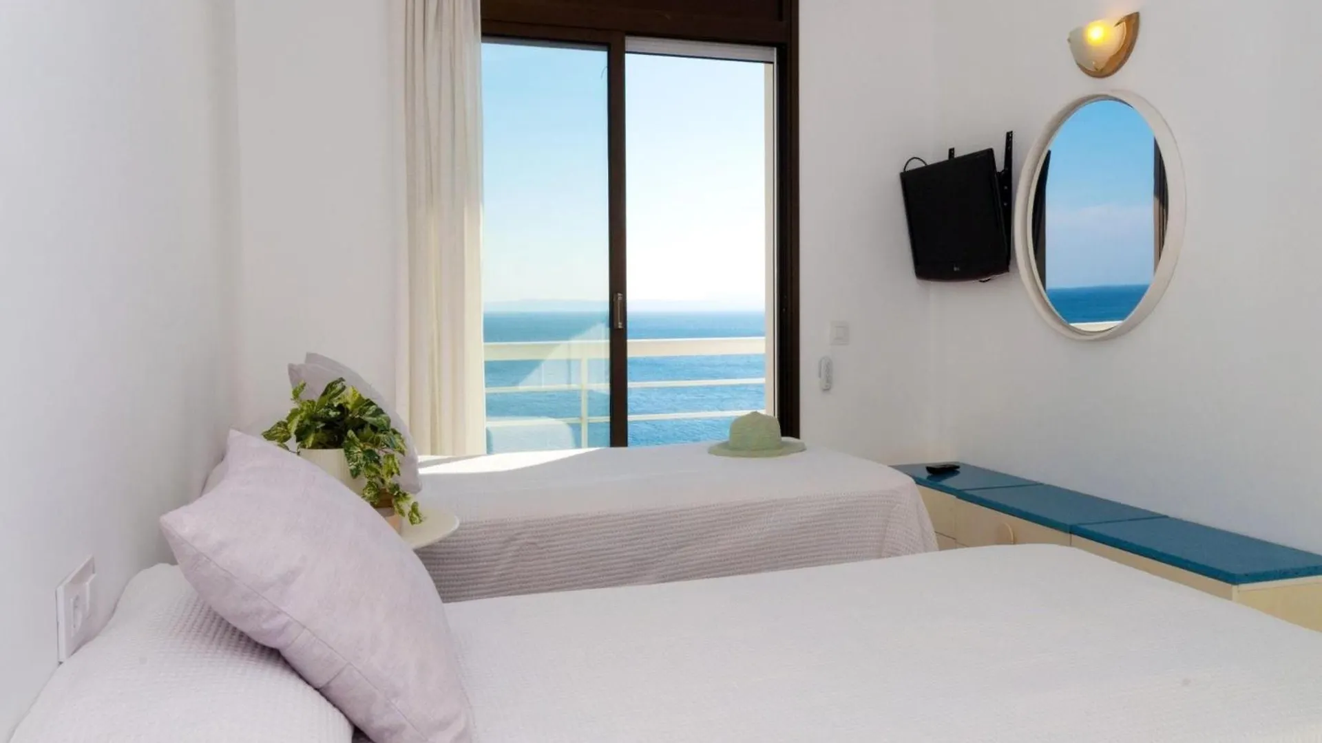 Beautiful 2-Bedroom Apartment For 5 People Roses Espanha