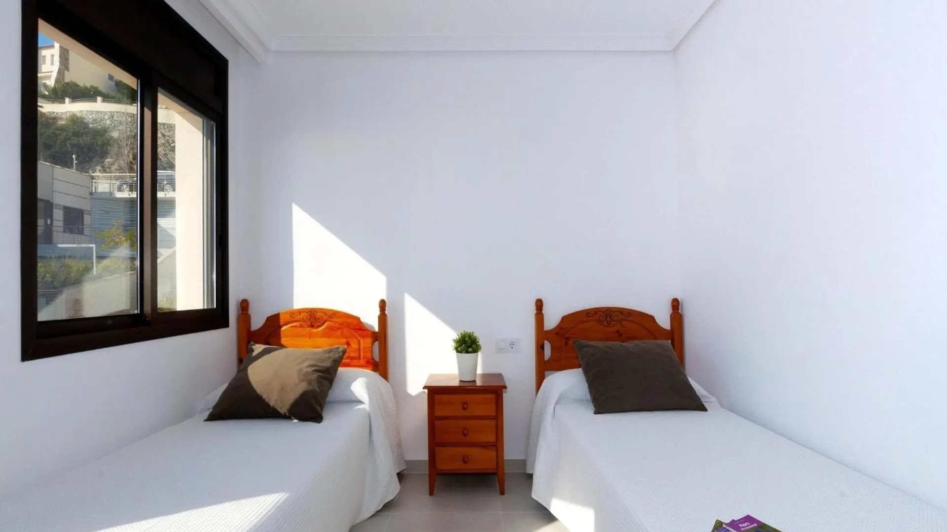 Beautiful 2-Bedroom Apartment For 5 People Roses Espanha
